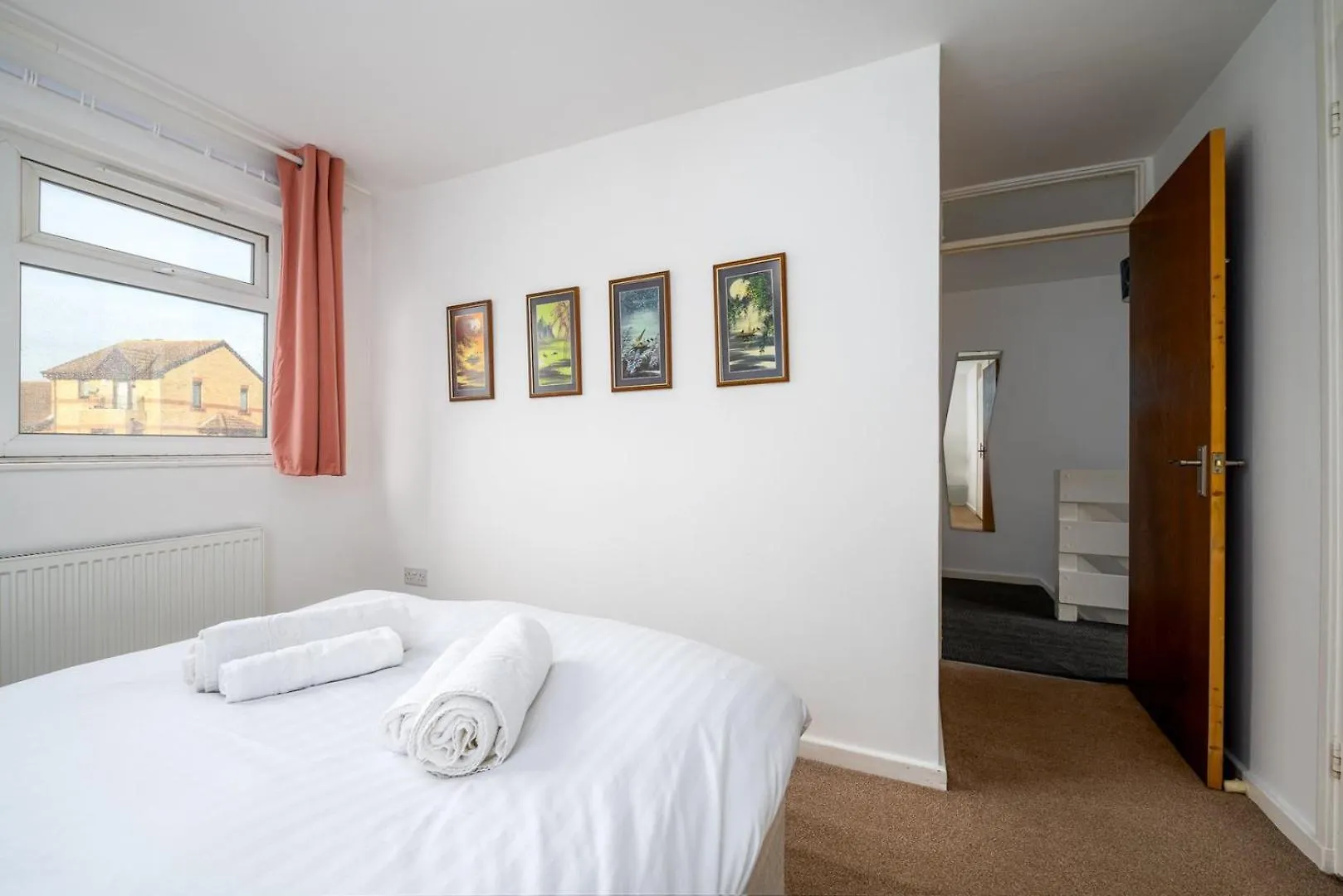 Guestready - Tranquil Retreat Near The Royal Docks Villa London Holiday home